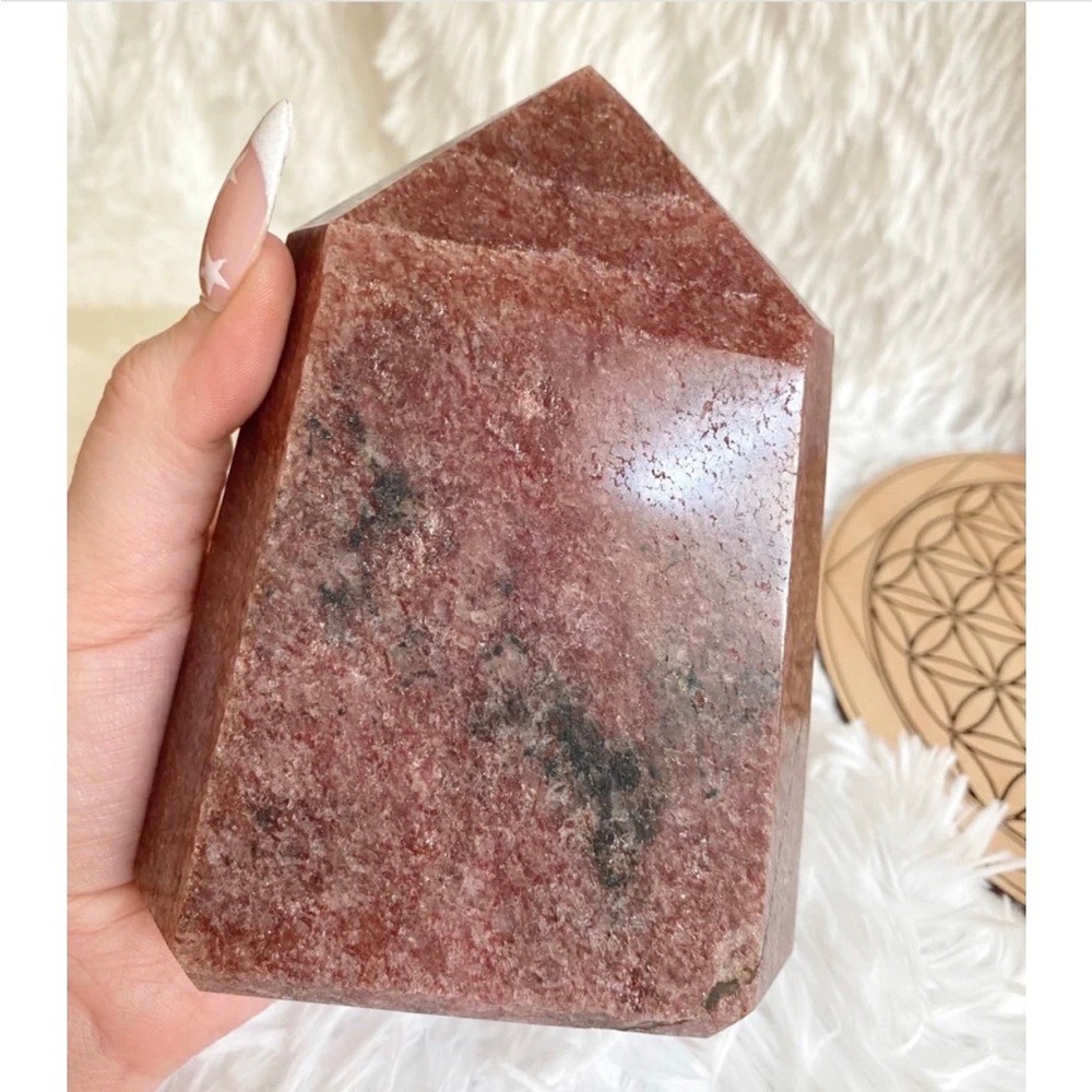 Guava Quartz decor tower